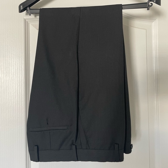 Bill Blass Essentials suit. Jacket size 36S, pants waist 28. - Picture 2 of 3